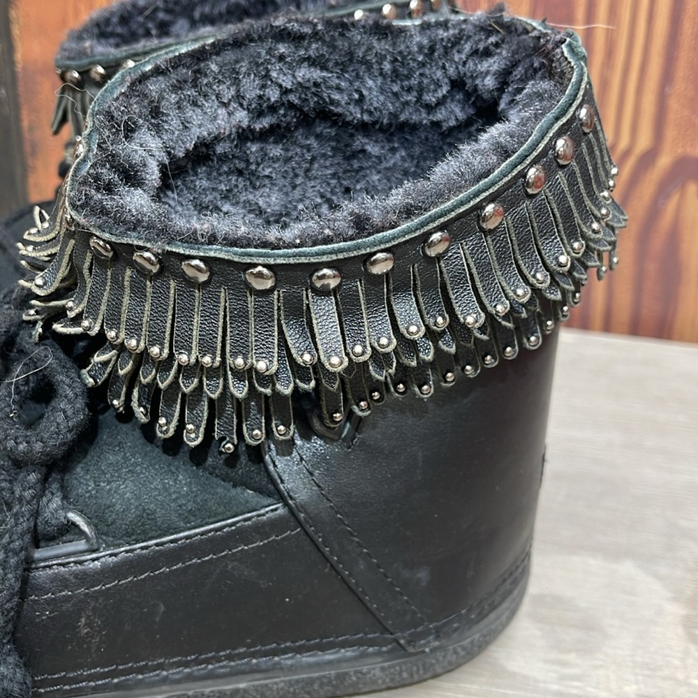 Moon Boots - Picture 2 of 5